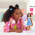 Barbie, Fashionistas, lalka w niebieskiej sukience w motylki