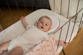 Motherhood, Classics Różowy 2023, ergonomiczna poduszka stabilizująca dla niemowląt