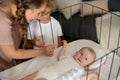 Motherhood, Classics Różowy 2023, ergonomiczna poduszka stabilizująca dla niemowląt