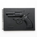 Militarny notes, pistolet